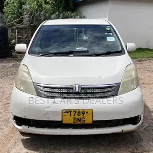 Toyota ISIS 1.8 L 2004 White