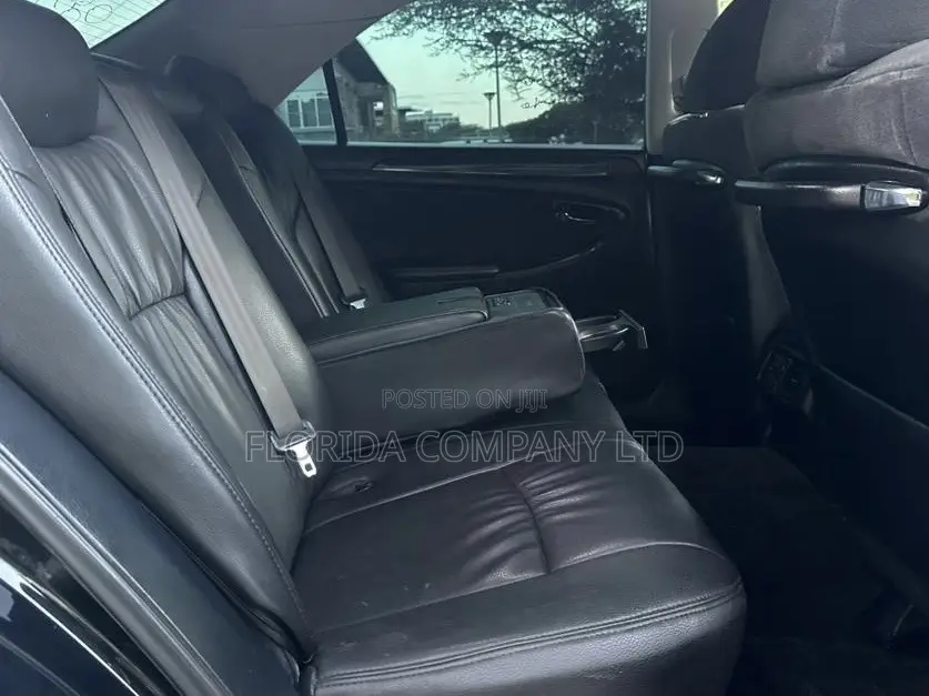 Toyota Crown Royale 2005 Black