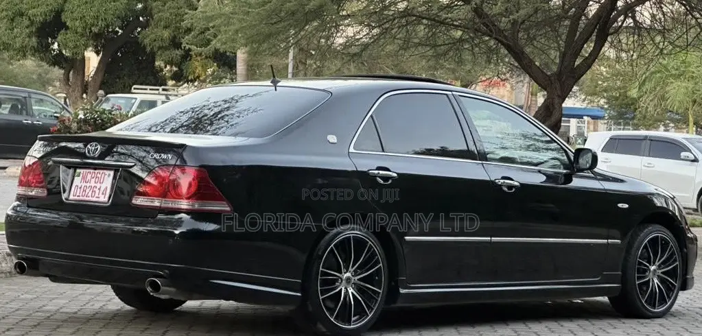 Toyota Crown Royale 2005 Black