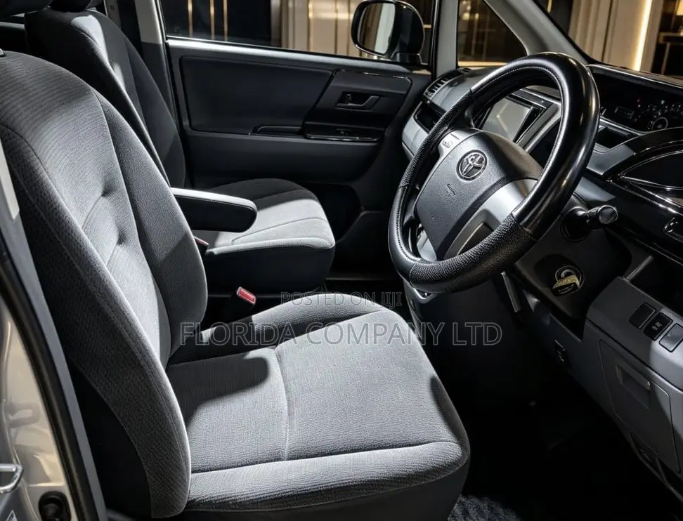 Toyota Noah 2008