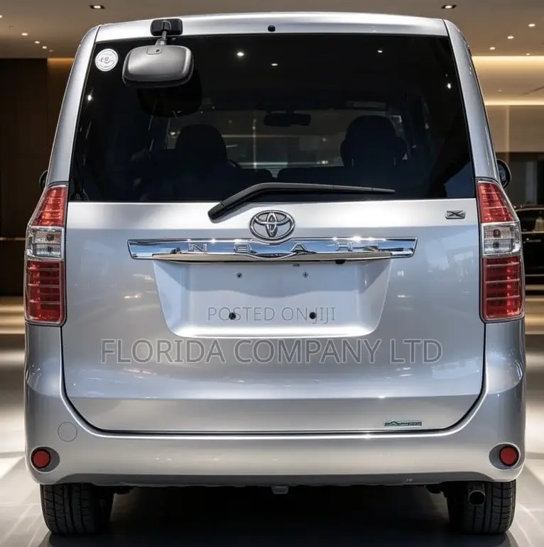 Toyota Noah 2008