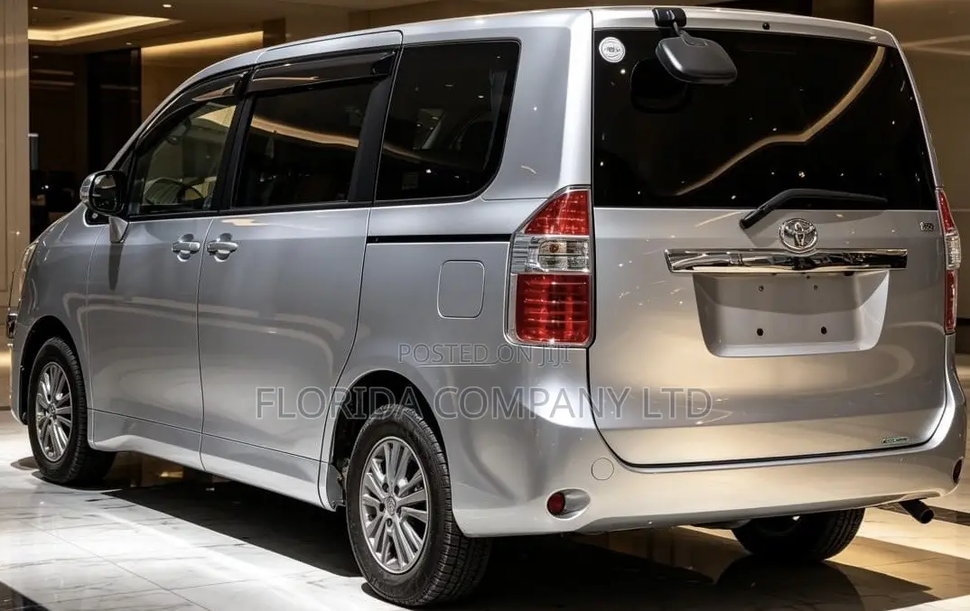 Toyota Noah 2008