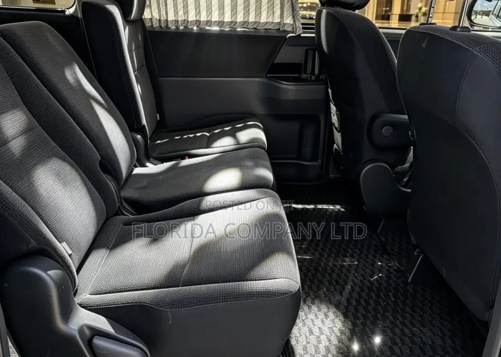 Toyota Noah 2008