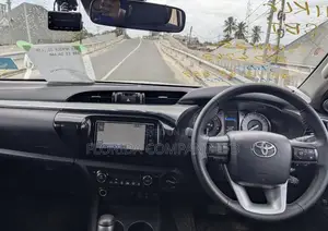 Toyota Hilux 2018 White