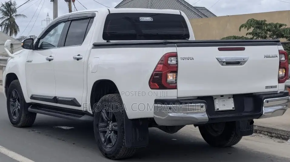 Toyota Hilux 2018 White