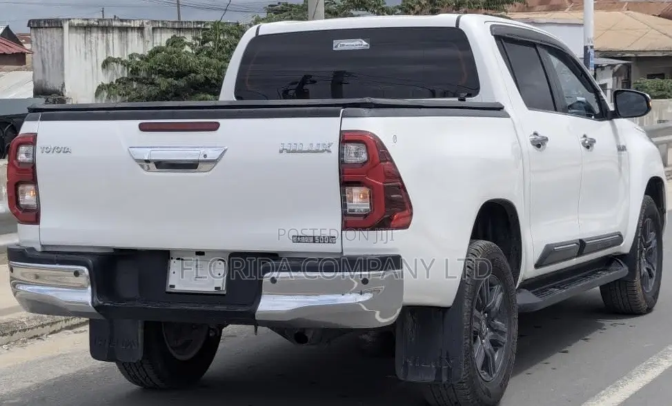 Toyota Hilux 2018 White