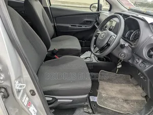 Toyota Vitz 2017 Silver