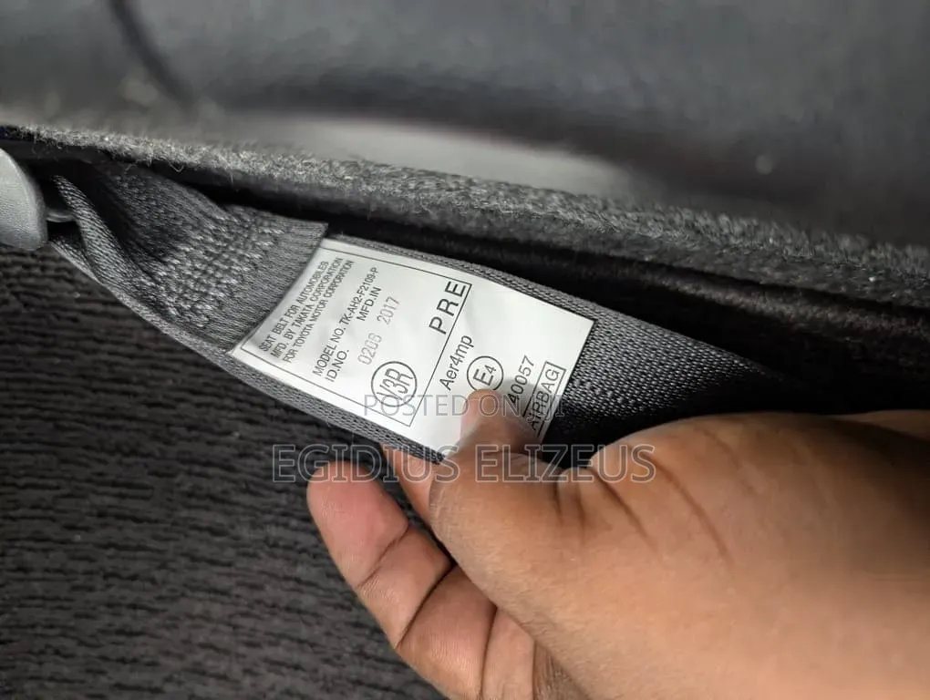 Toyota Vitz 2017 Silver