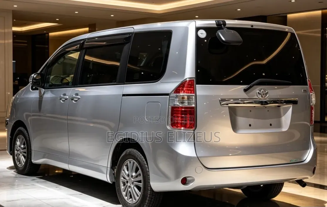 Toyota Noah 2008 Silver
