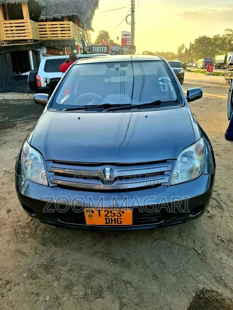 Toyota IST 2004 Black
