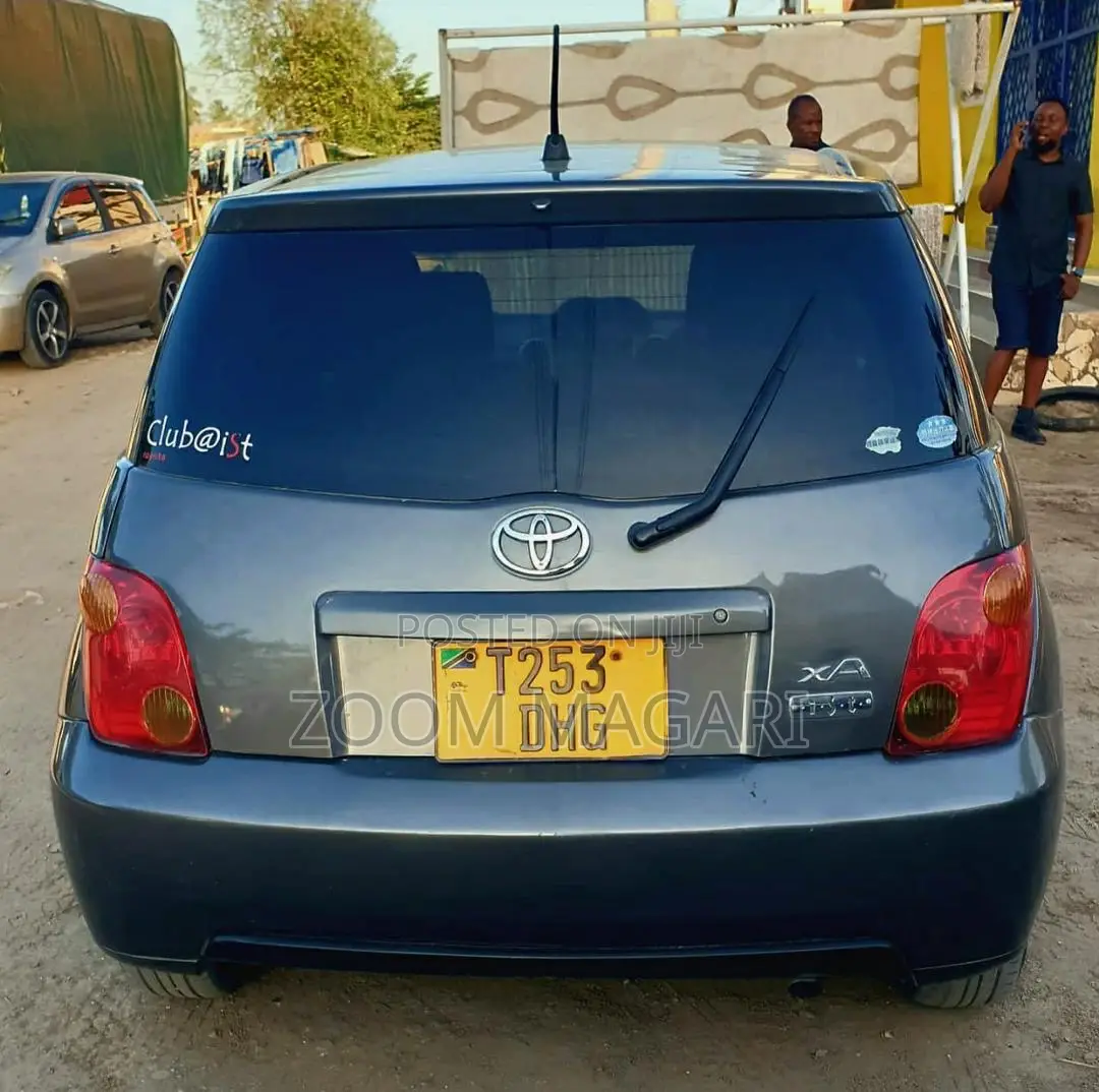 Toyota IST 2004 Black