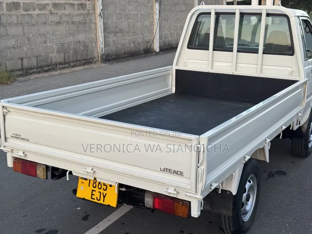 Toyota Lite-ace 2006 White