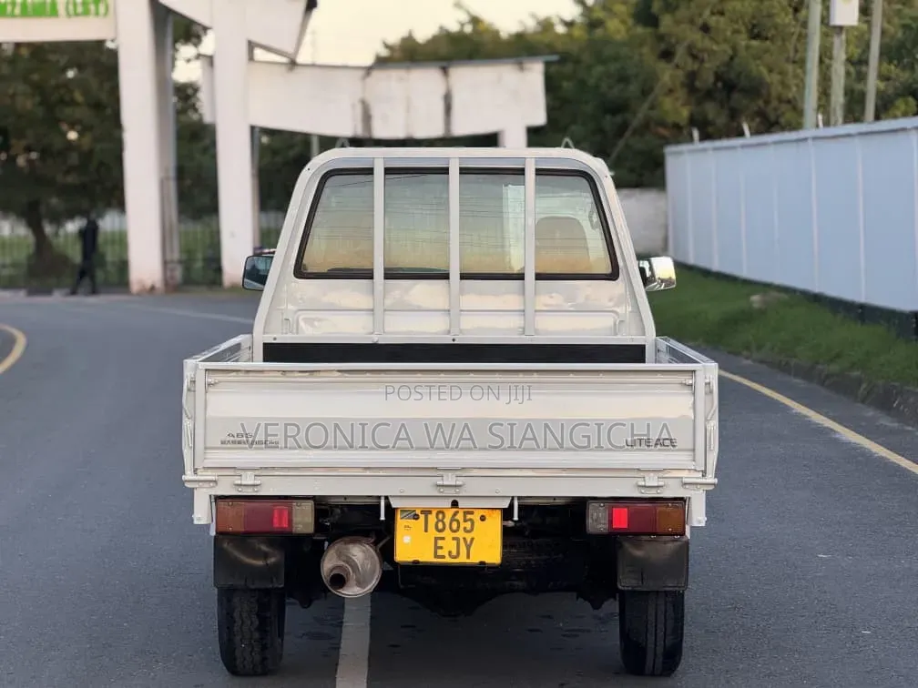 Toyota Lite-ace 2006 White