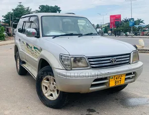 Toyota Land Cruiser Prado 2005 White