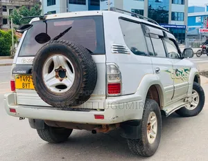 Toyota Land Cruiser Prado 2005 White