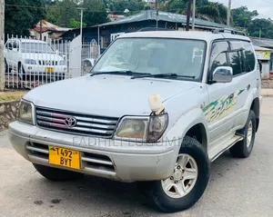 Toyota Land Cruiser Prado 2005 White