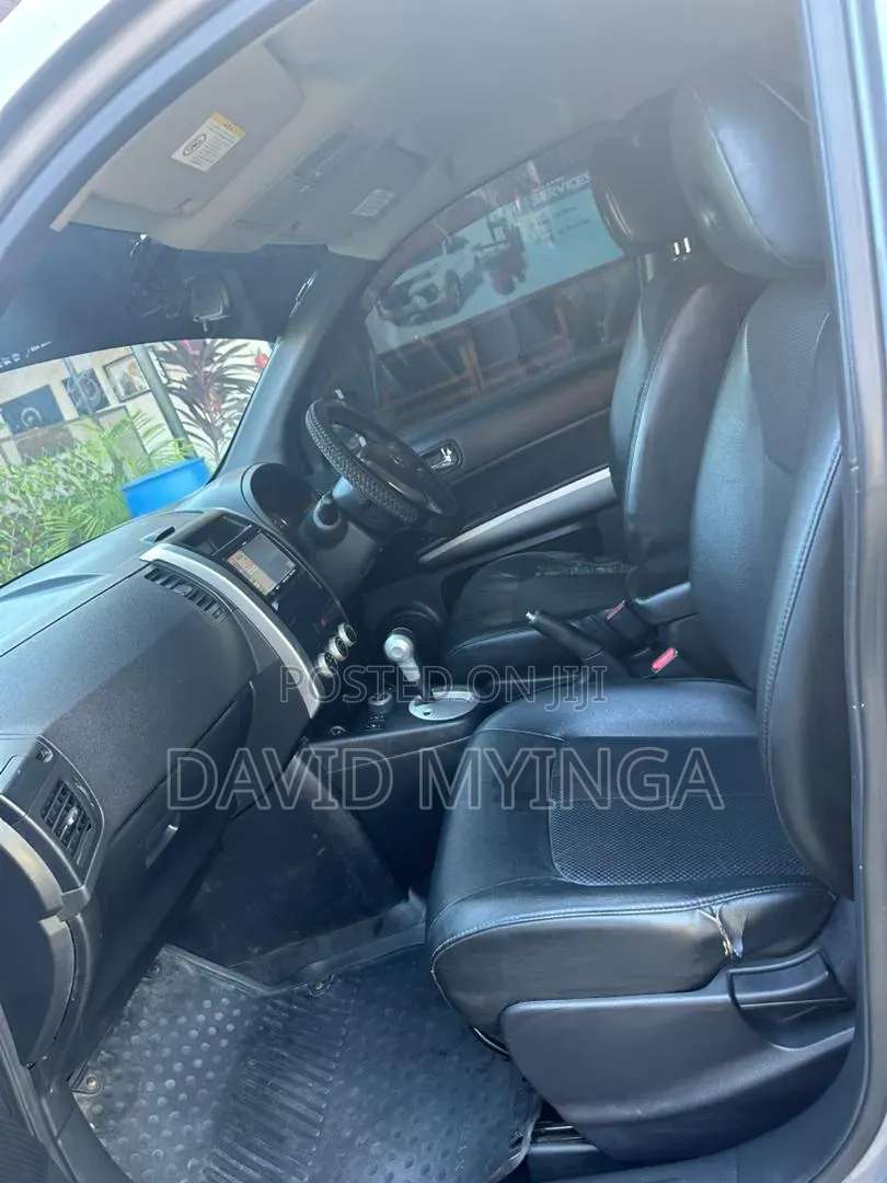 Nissan X-Trail 2011 Gray