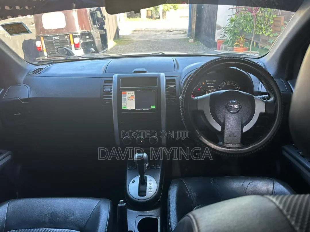 Nissan X-Trail 2011 Gray