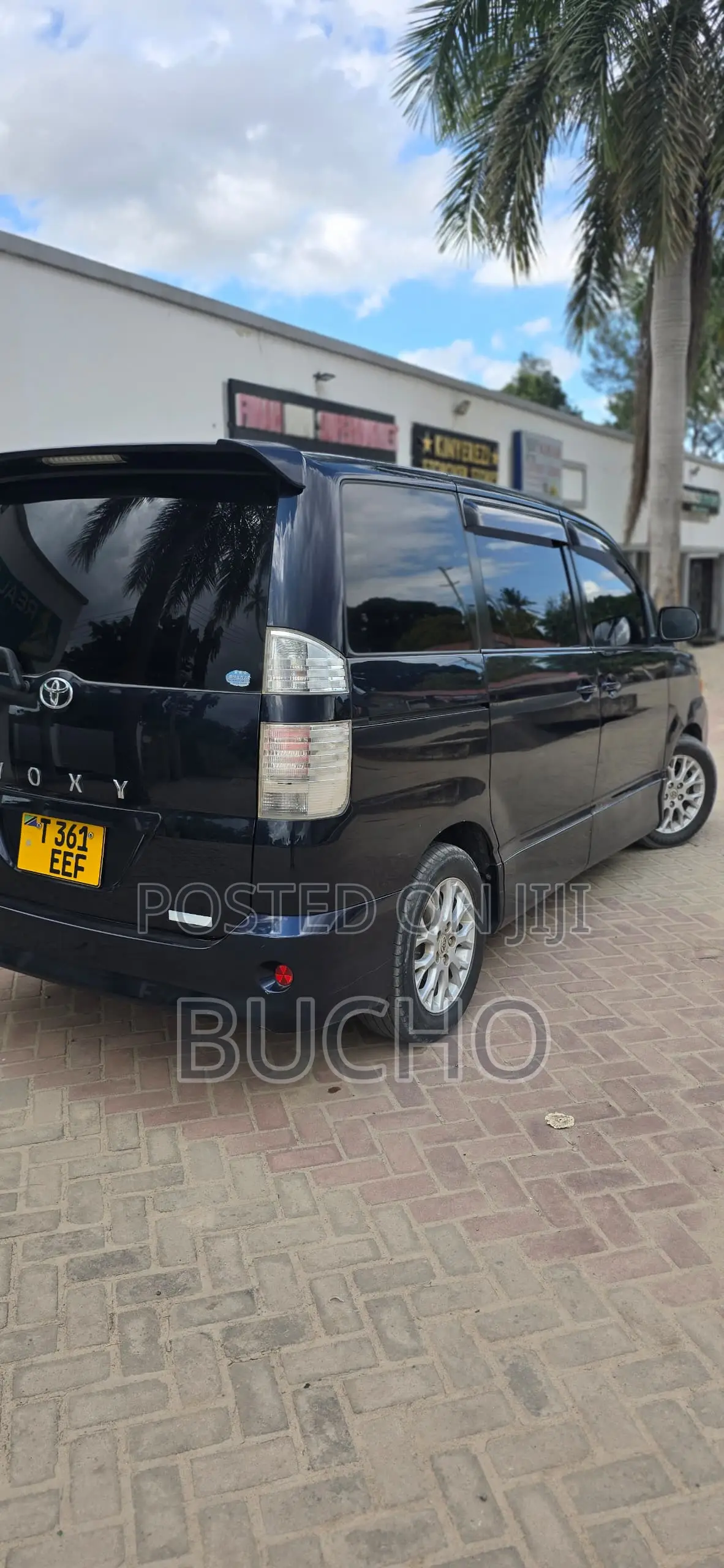 Toyota Noah 2005 Blue