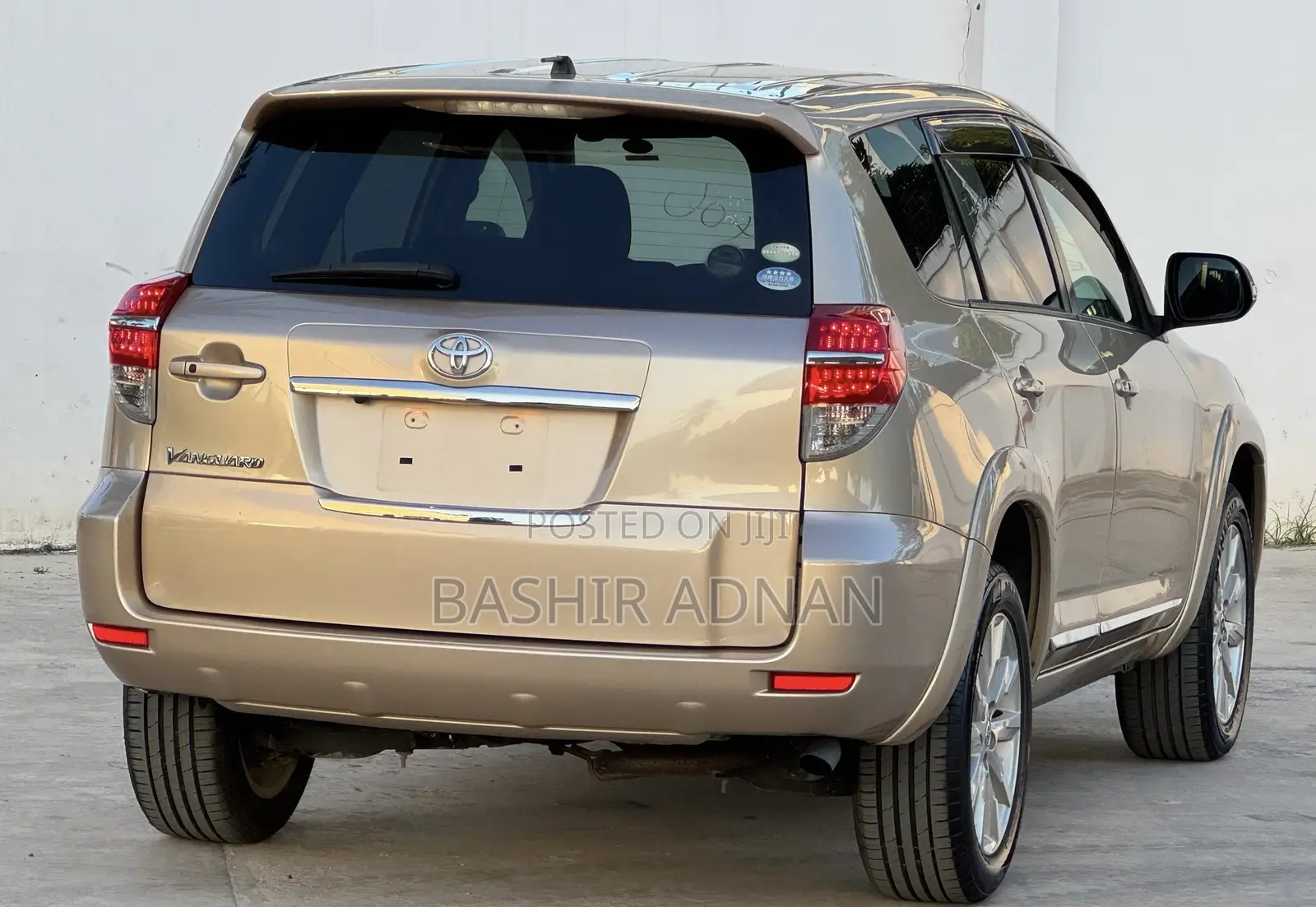 Toyota Vanguard 2011 Gold