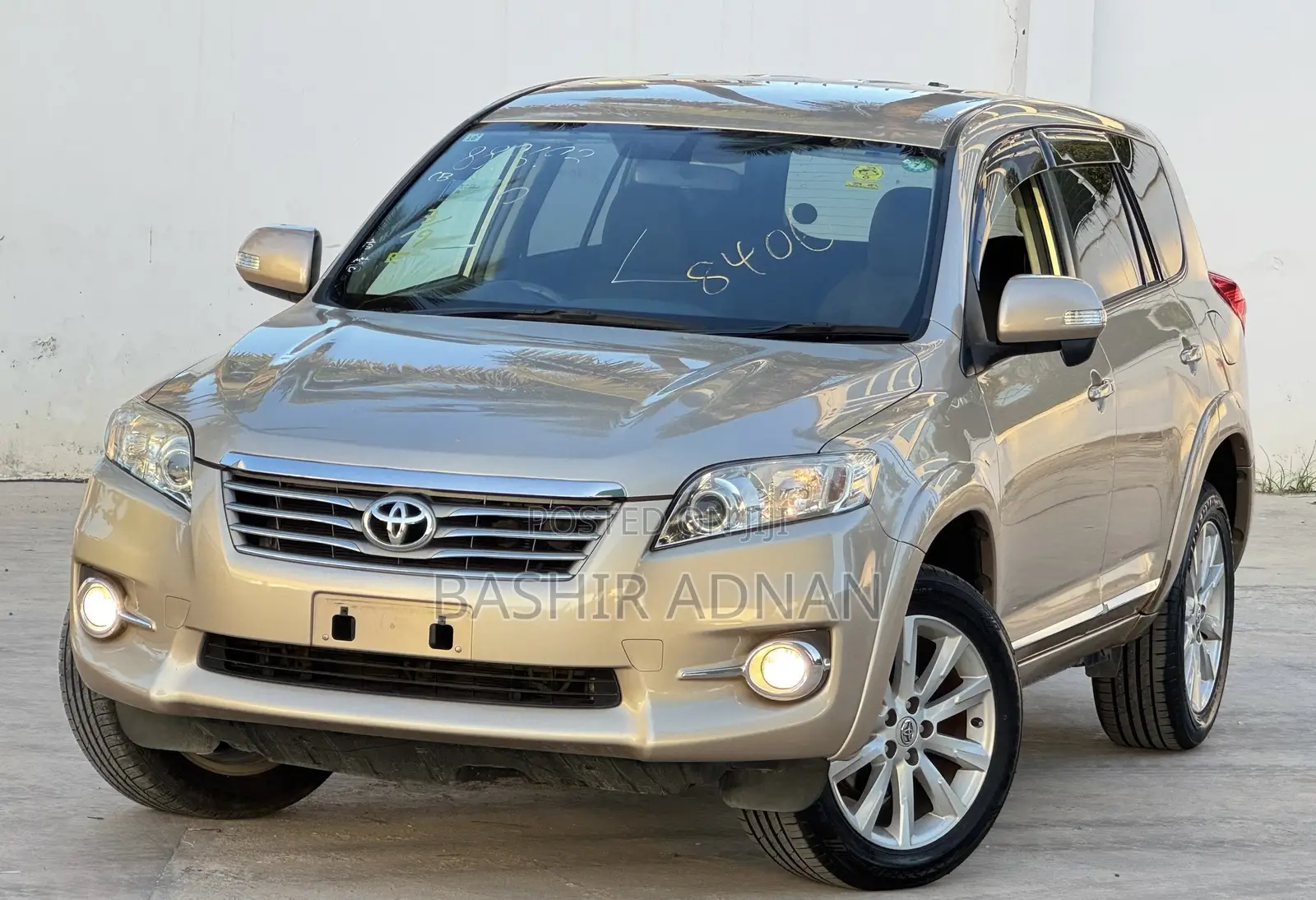 Toyota Vanguard 2011 Gold