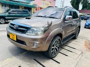 Toyota Fortuner 2015 Gold