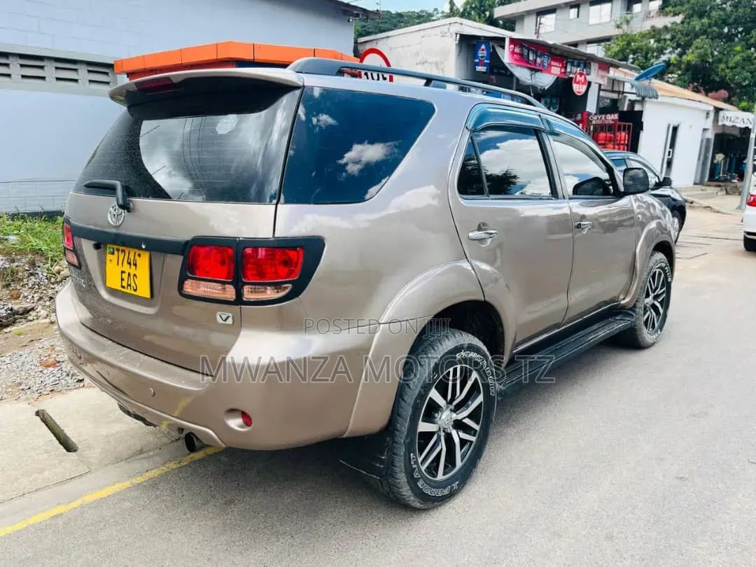 Toyota Fortuner 2015 Gold