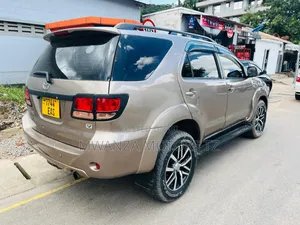 Toyota Fortuner 2015 Gold