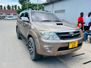 Toyota Fortuner 2015 Gold