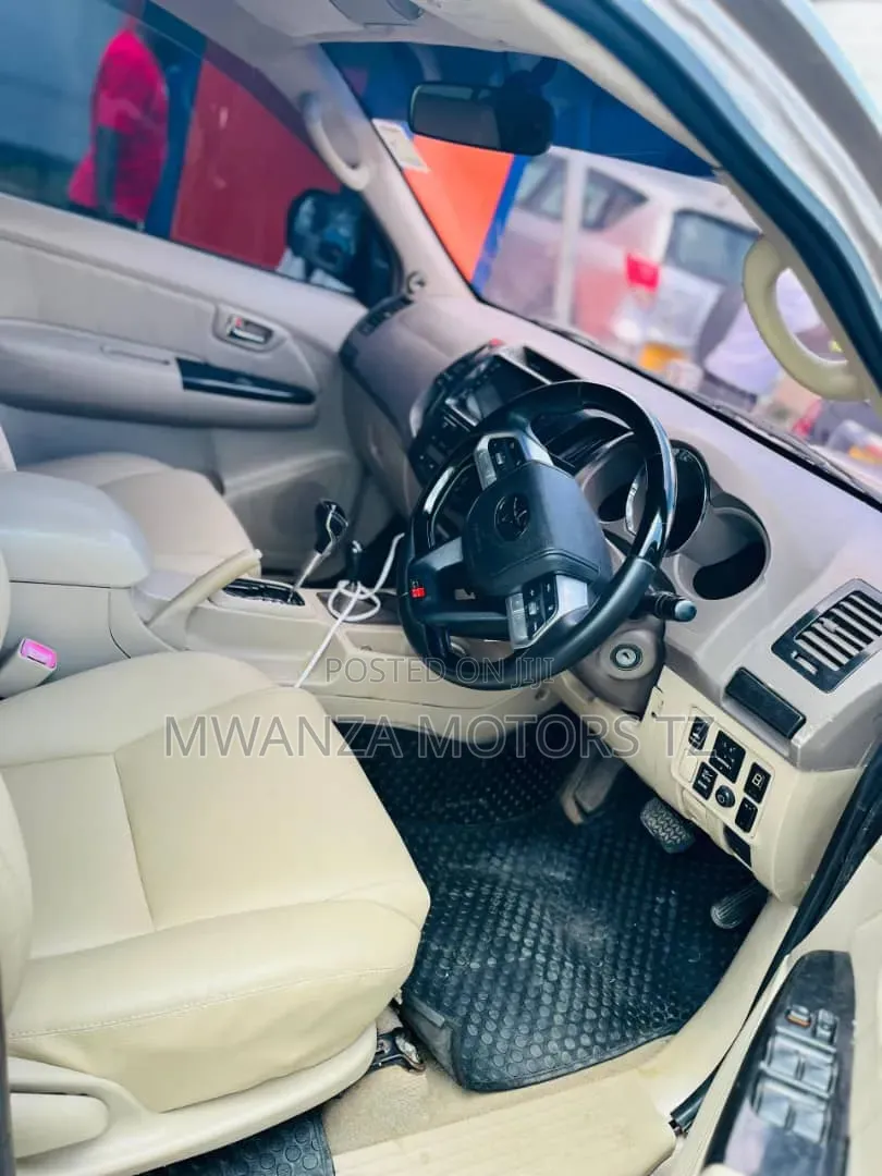 Toyota Fortuner 2015 Gold