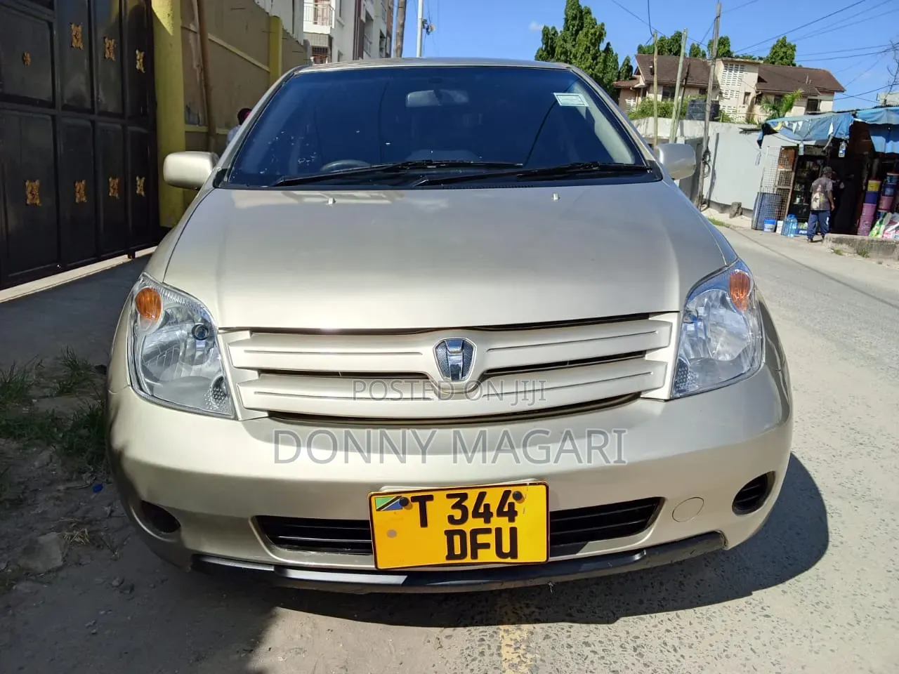 Toyota IST 2004 Gold