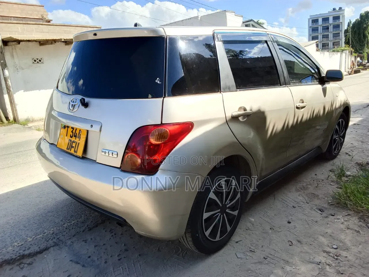Toyota IST 2004 Gold