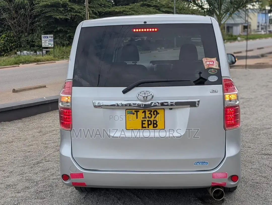 Toyota Noah 2017 White