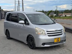 Toyota Noah 2017 White