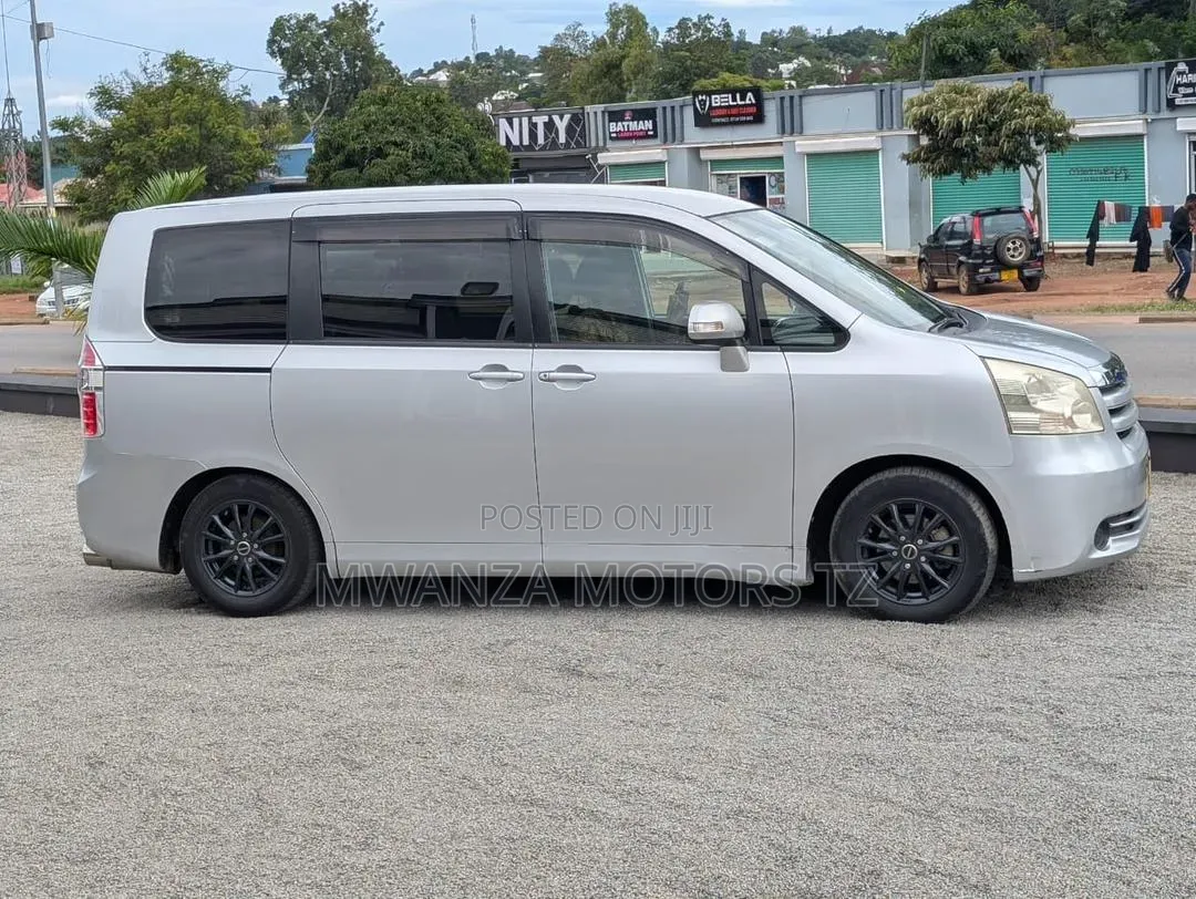 Toyota Noah 2017 White