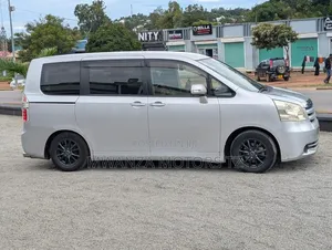 Toyota Noah 2017 White