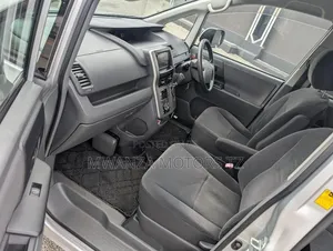 Toyota Noah 2017 White