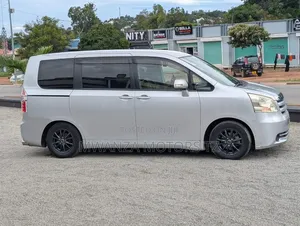 Toyota Noah 2017 White