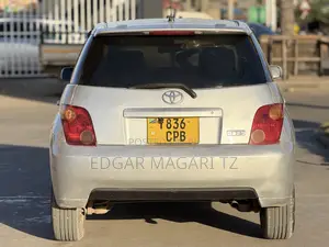 Toyota IST 2004 Silver