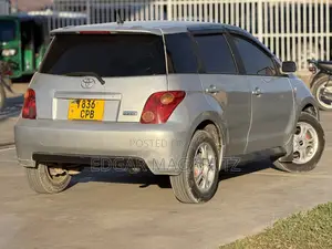 Toyota IST 2004 Silver