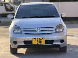 Toyota IST 2004 Silver