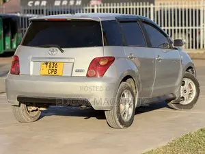 Toyota IST 2004 Silver