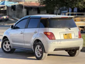 Toyota IST 2004 Silver