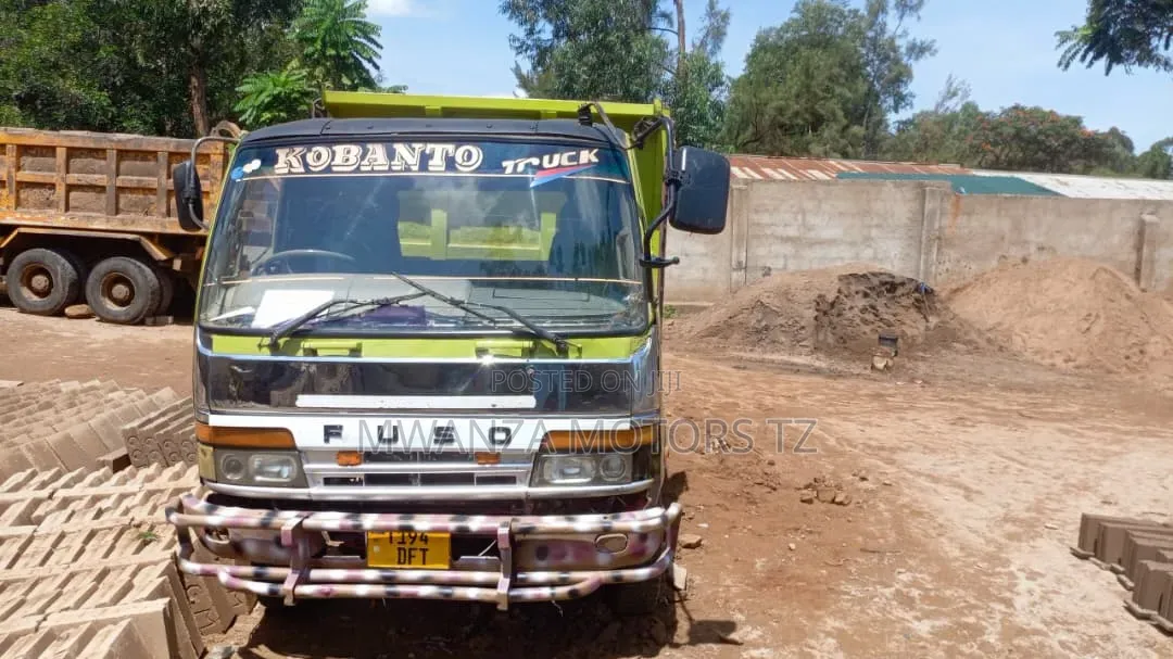Mitsubishi Fusso Tipper 2002 Green