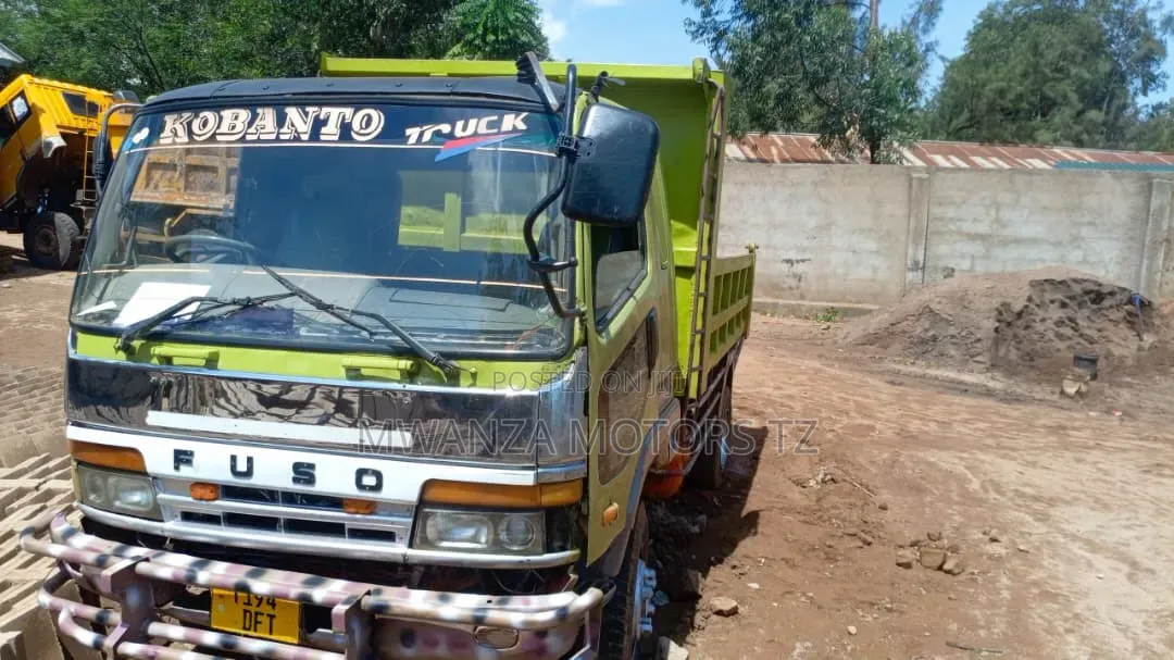 Mitsubishi Fusso Tipper 2002 Green