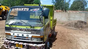 Mitsubishi Fusso Tipper 2002 Green