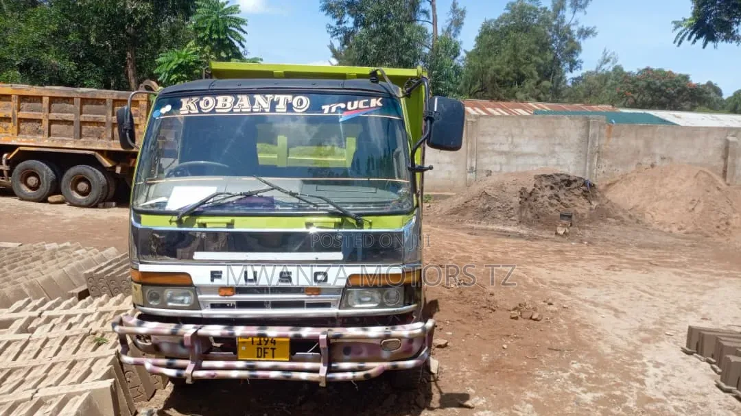 Mitsubishi Fusso Tipper 2002 Green