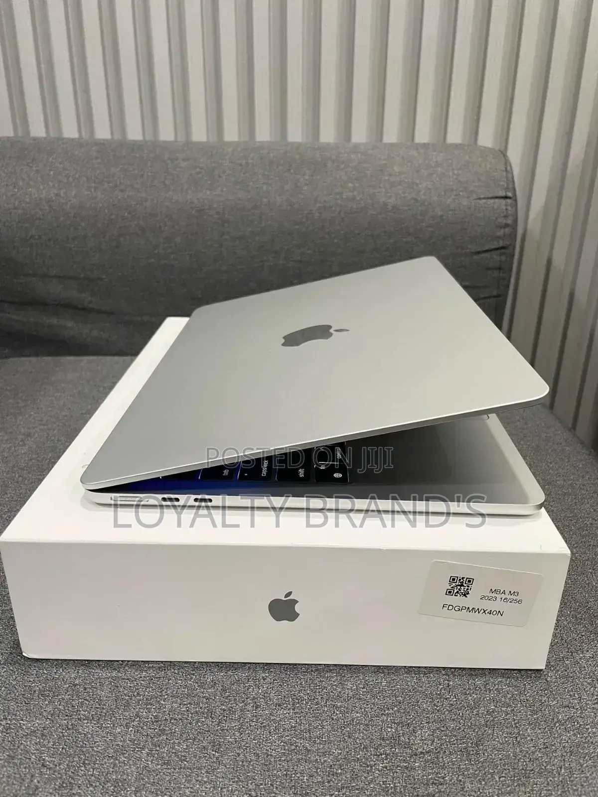 New Laptop Apple MacBook Air 2024 M3 13-inch 8GB Apple M3 SSD 512GB