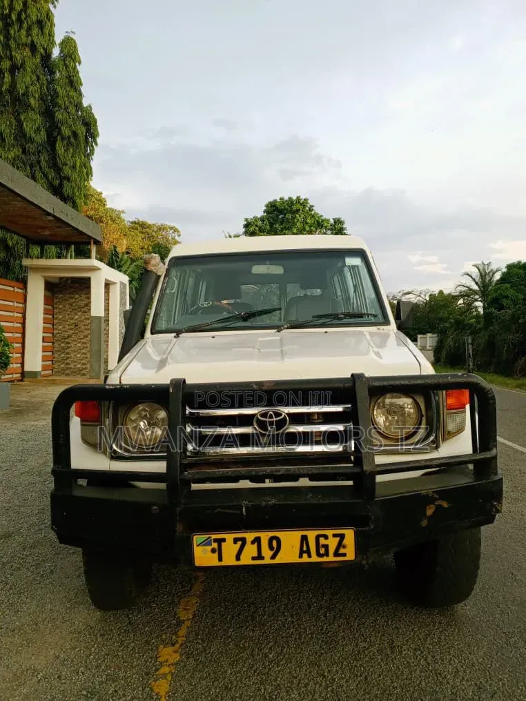 Toyota Land Cruiser 2006 White