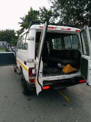 Toyota Land Cruiser 2006 White